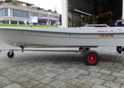 Terhi 400 Kleinboot mit Handslipwagen