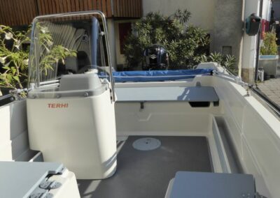 Terhi 450 C Familienboot - Ansicht Steuerstand