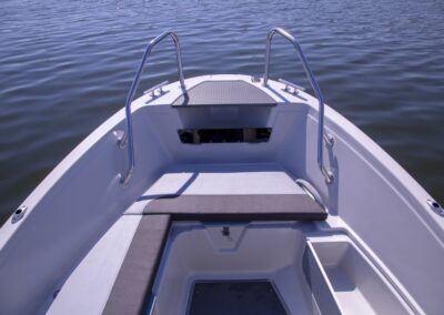 Terhi 450 CC Motorboot - Haltegriff und Sitzpolster