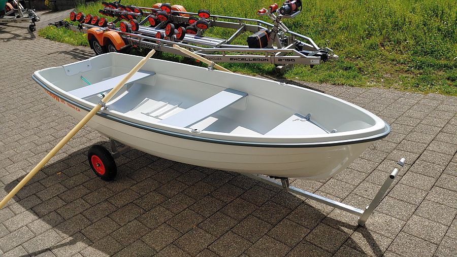 Terhi 385 Ruderboot aus Slipwagen